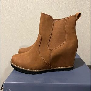 Universal Thread Brown Wedge Bootie sz 8